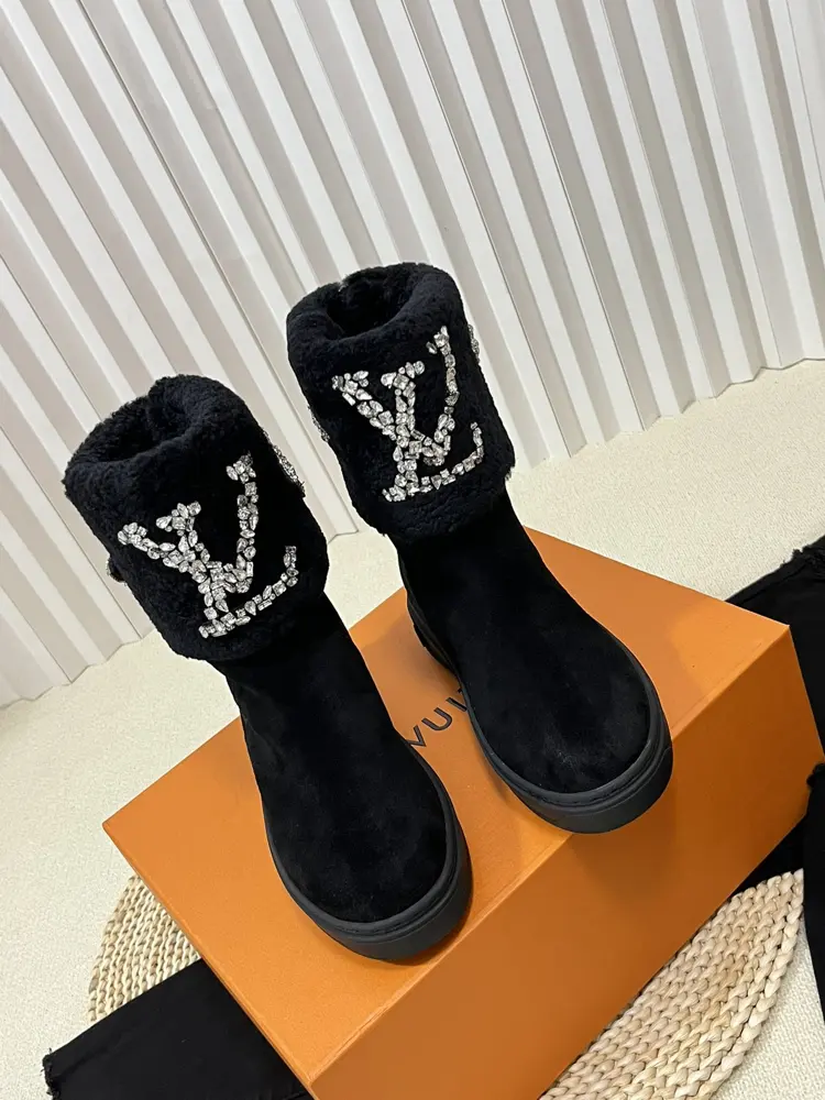 Louis Vuitton autumn and winter sheepskin fur short boots