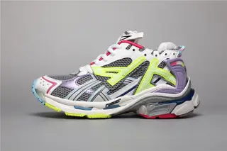 Balenciaga Runner shows the designer Demna’s sports shoe style through details such as
