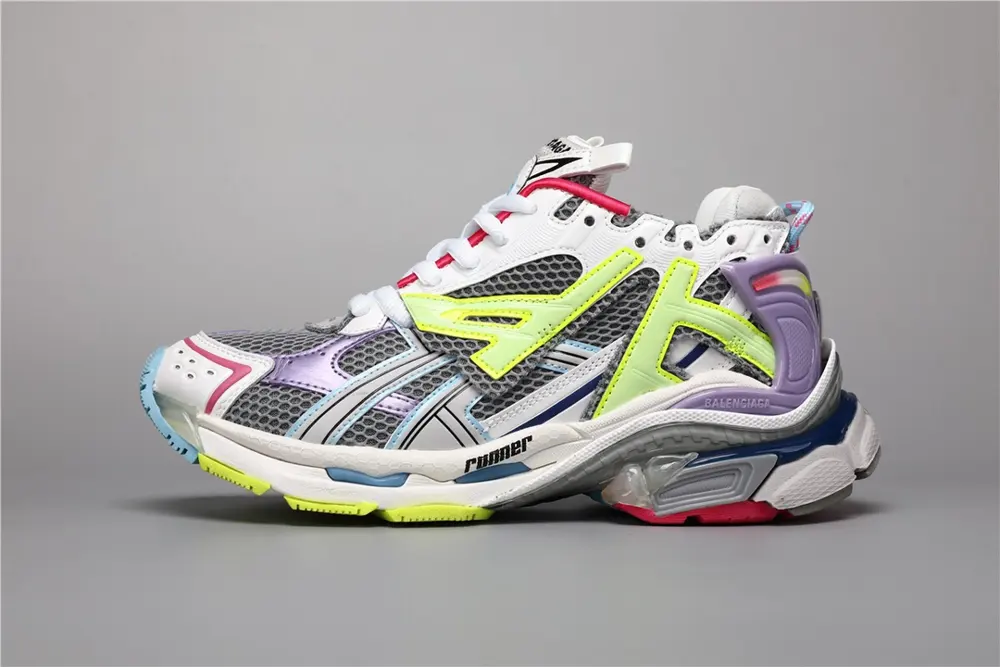 Balenciaga Runner shows the designer Demna’s sports shoe style through details such as