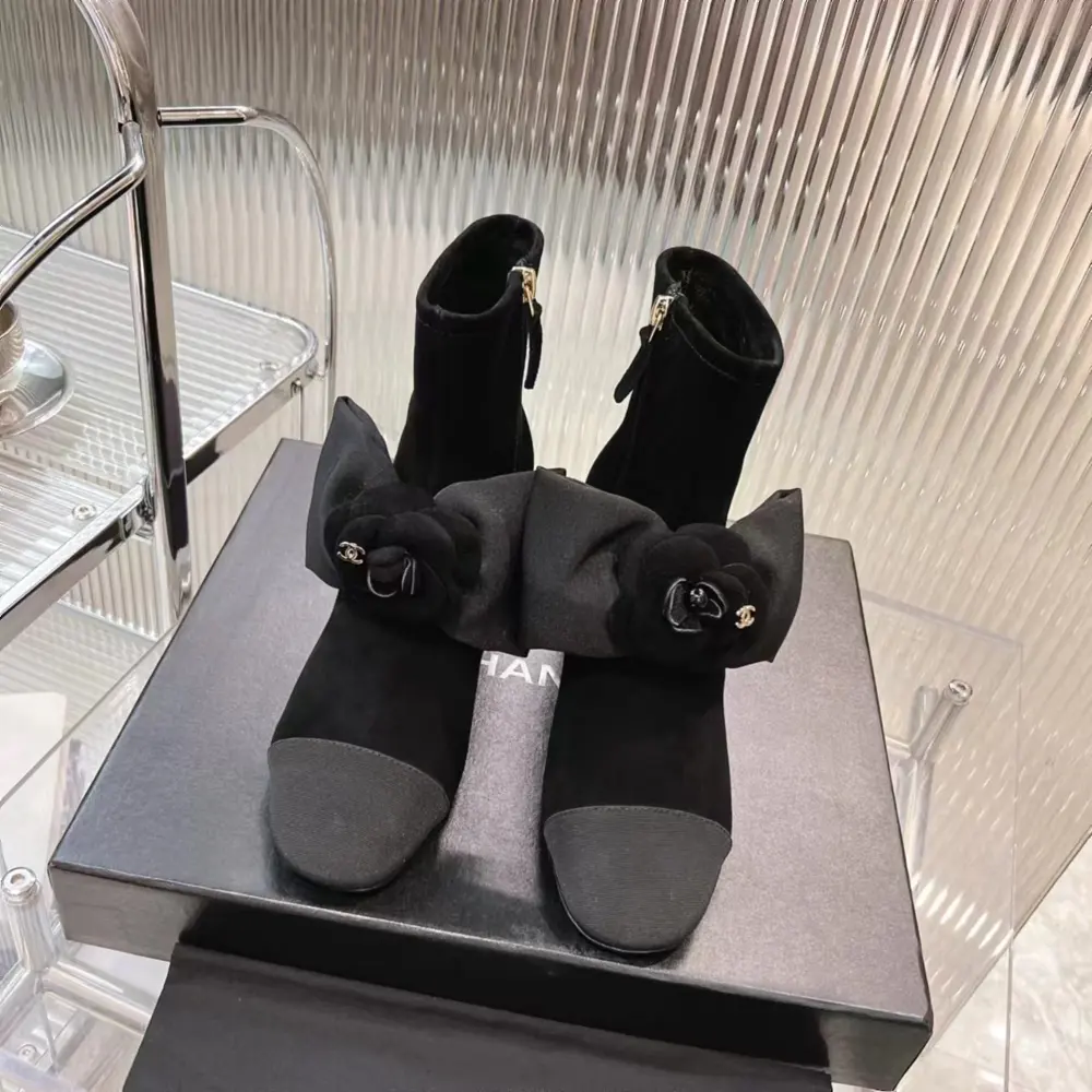 Chanel 2023 New Style | 23k Autumn and Winter Big Hit Catwalk Camellia Bowknot Boots Series