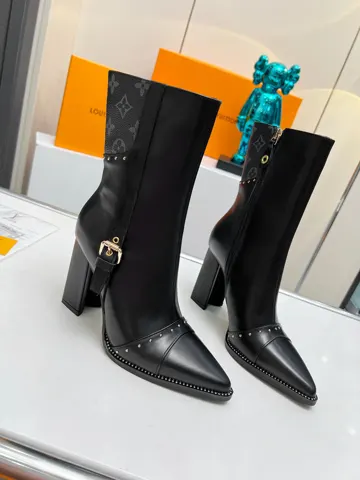 Louis Vuitton autumn and winter fashion long and short boots are on sale