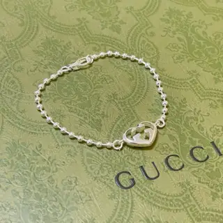 The latest classic Gucci bracelet. Exquisite. Both the style and the texture are absolutely