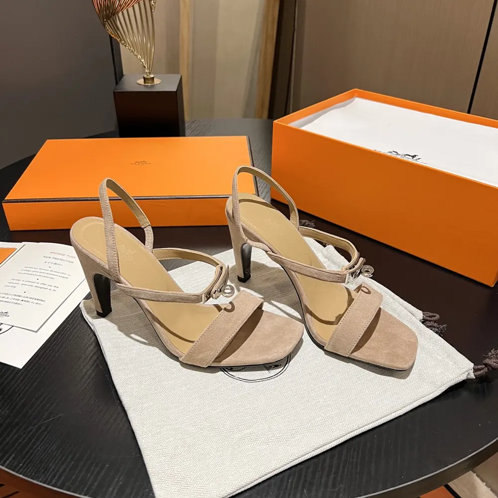Continue the classic Hermes Classic H High Heel Sandal Series——————————Fashionable