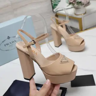 Women’s shoes