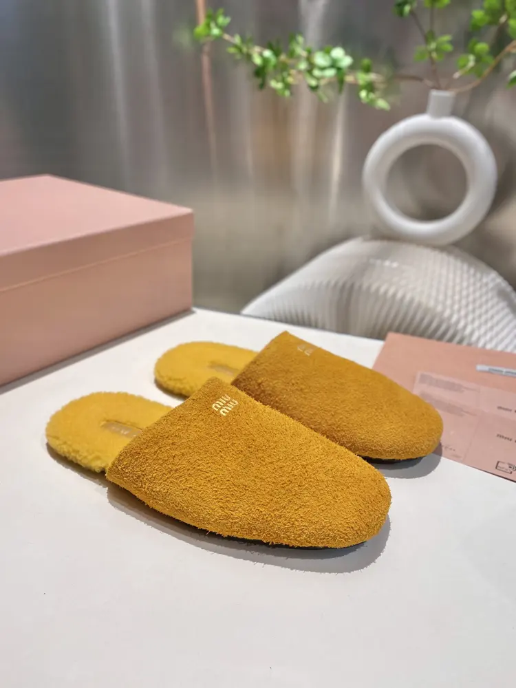 Miu Miu Miu 2024 Summer Half-toe Fur-lined Loafers