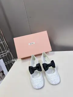 MIUMIU classic Mary Jane bow dress shoes are really beautiful