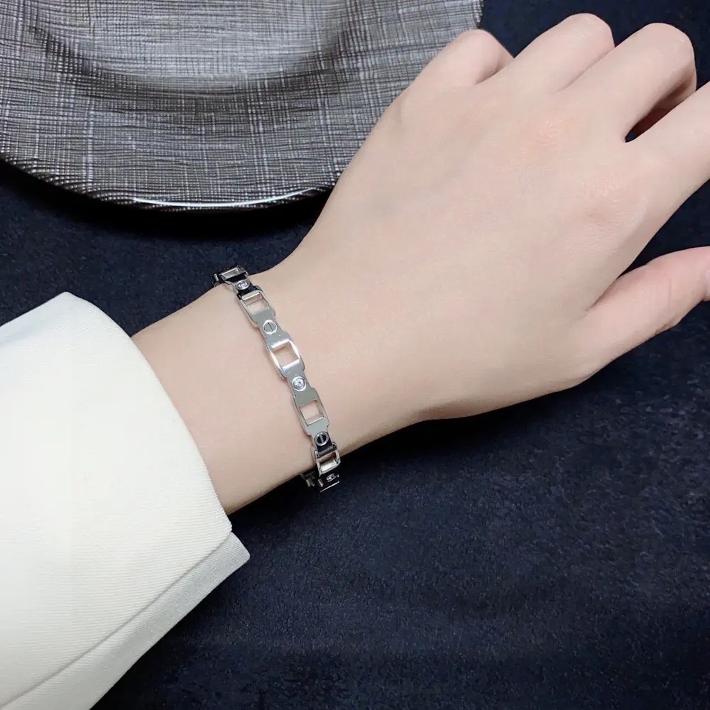 Cartier narrow bracelet Imported fine craftsmanship color preservation 18k High-end