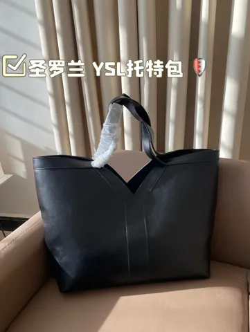 Yves Saint Laurent Tote