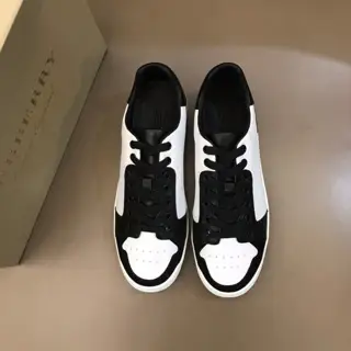 Burberry men’s classic low-top sneakers