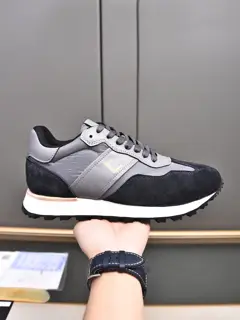 Dunhill sneakers were founded in 1893 in the UK by a young entrepreneur and inventor