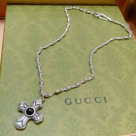 Gucci GucciThe latest necklace chain