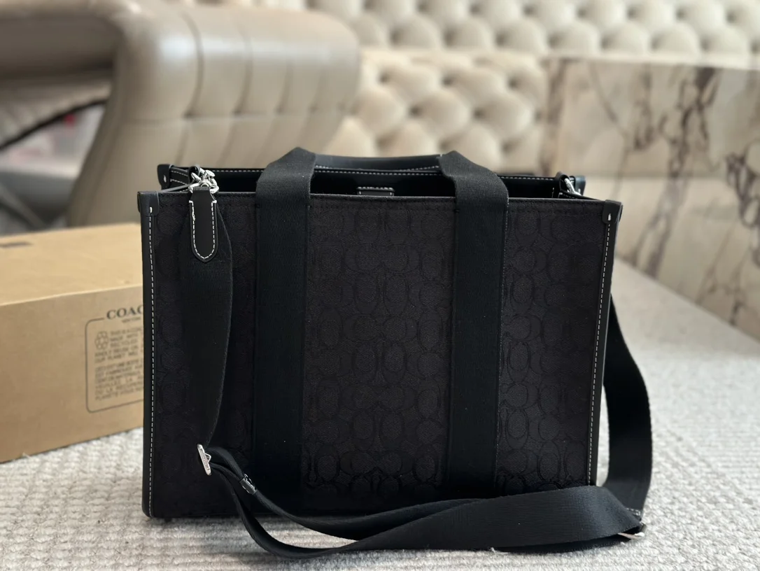 COACH Tote
