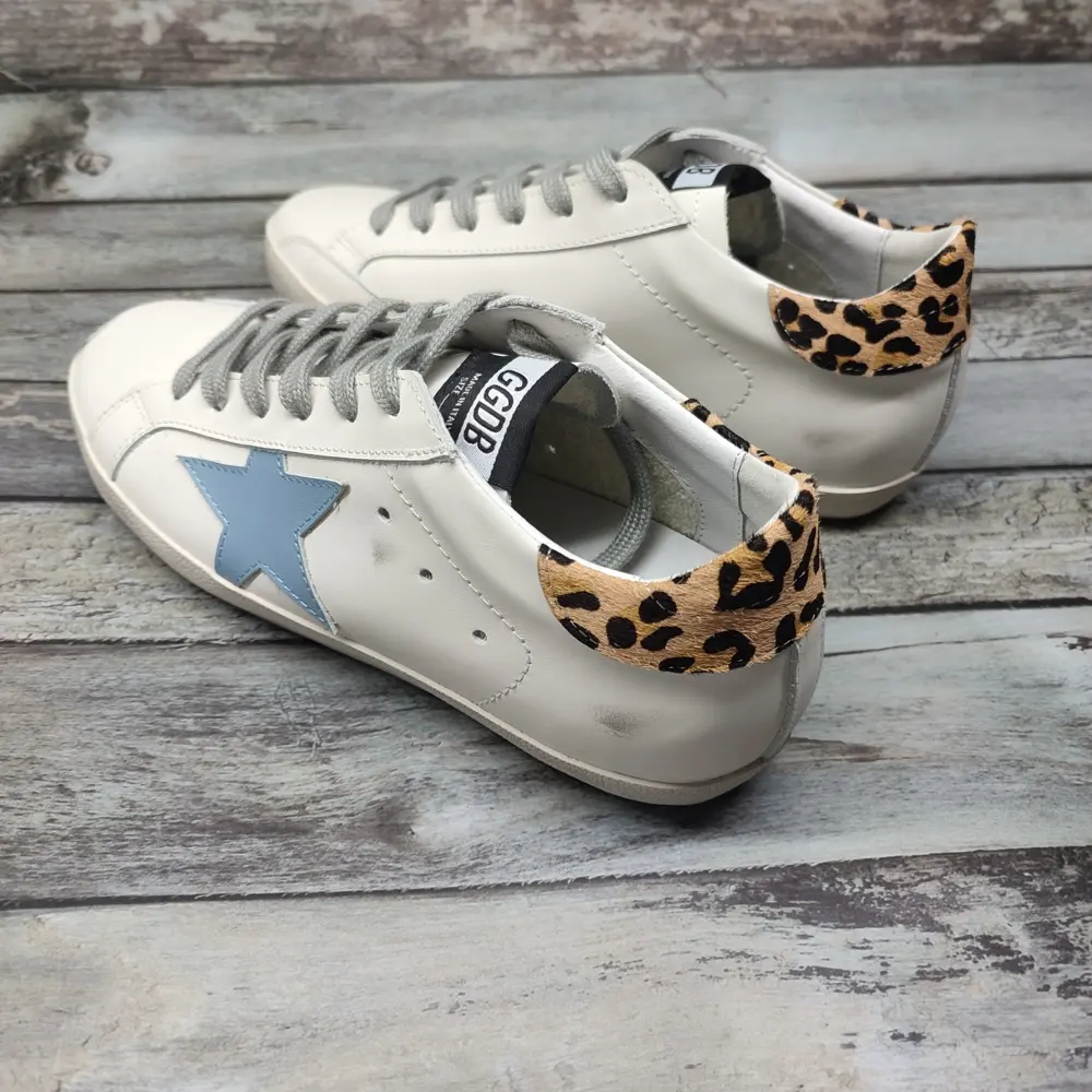 Golden Goose couple’s dirty shoes Golden Goose has become the tacit choice of many