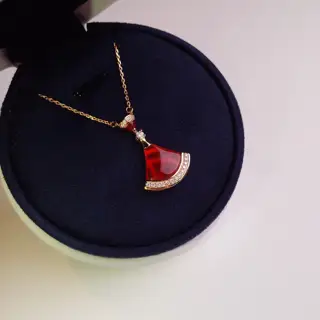 Bvlgari natural stone red agate fan necklace. 18K gold plated material