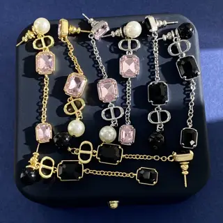 Dior flexible chain long black and white pearl hanging polished CD letter rectangular pink