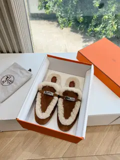 Hermès Teddy Fur Bun Toe Fur and Leather Curly Fur Slippers This year