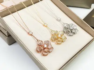 Bvlgari Diva rotating diamond fan-shaped flower necklace Diva Multi-Small Skirts Series