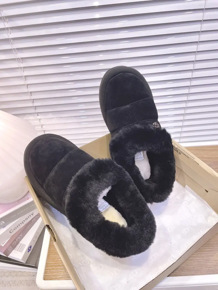 UGG caterpillar snow boots autumn and winter street style casual shot