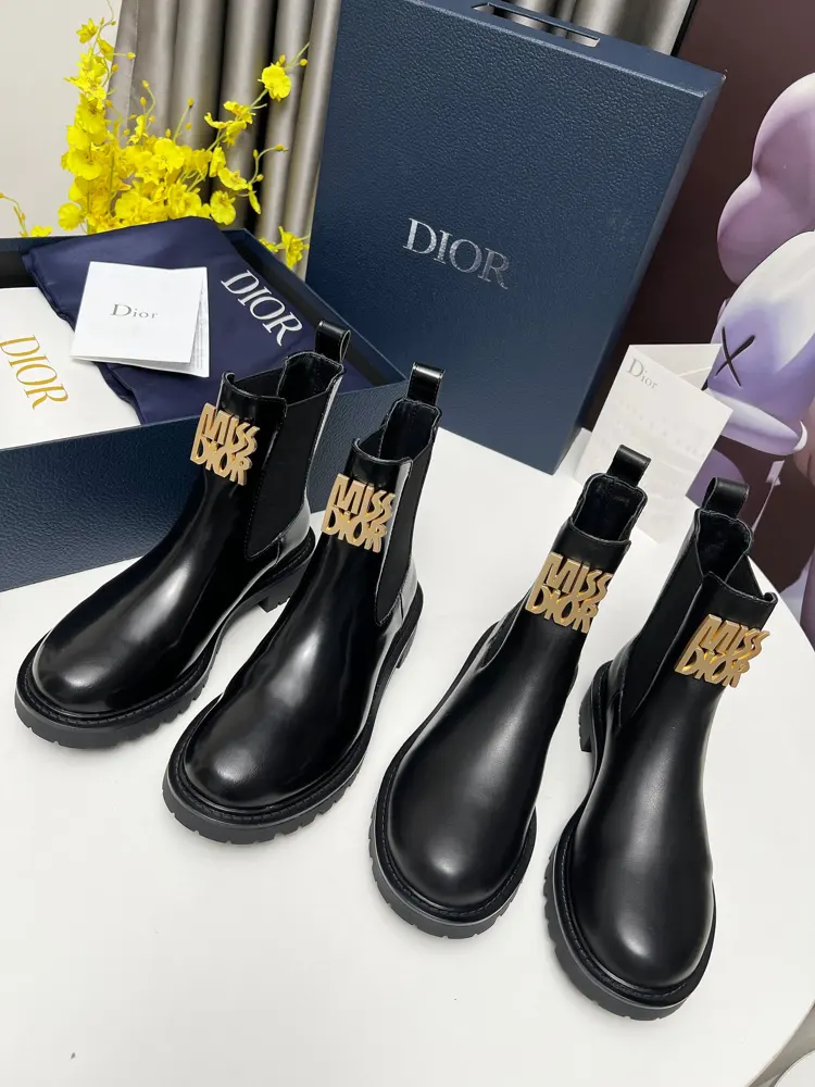 Women’s clothing and shoes Original Dior Chelsea sports shoes. MISSDIOR hardware buckle