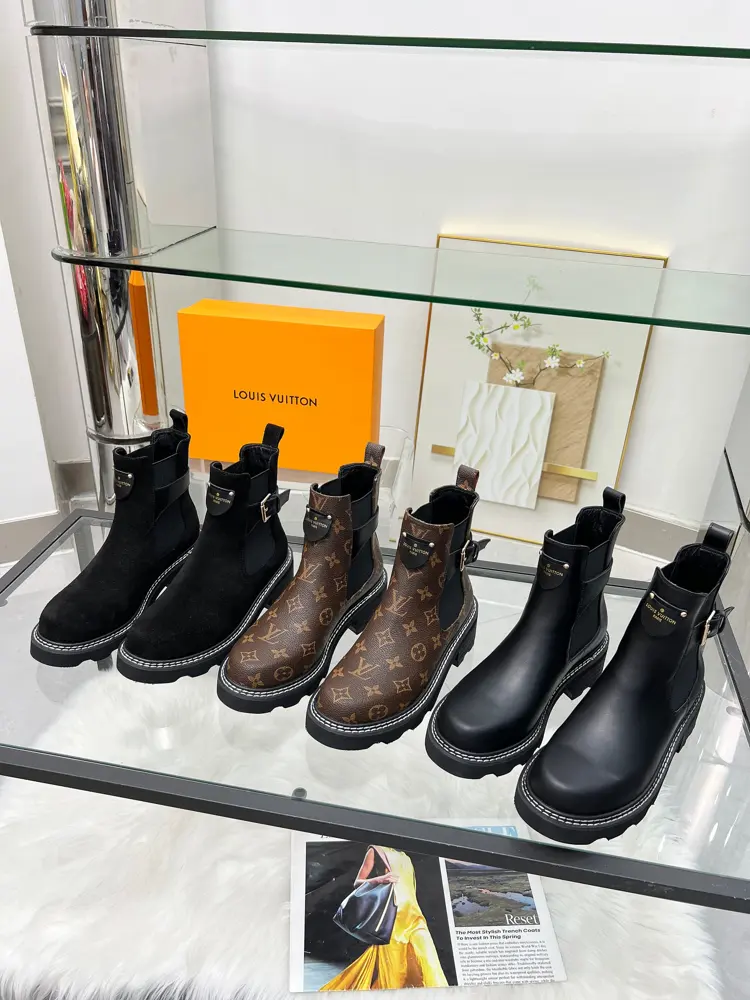Louis Vuitton Chelsea-style upper in calfskin with a lightweight platform Heels