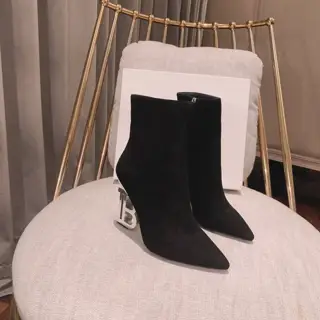 Balmain’s latest autumn and winter catwalk style pointed letter heel short boots