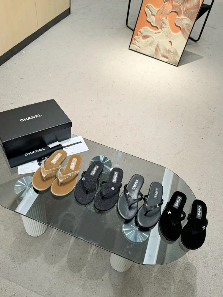 Chanel Velvet Crystal Diamond Spring and Summer Show Flip-flops