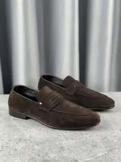 Zegna Loafers L’Asola’s tailored buttonhole details are inspired by Zegna suits. This pair