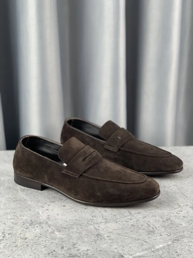Zegna Loafers L’Asola’s tailored buttonhole details are inspired by Zegna suits. This pair