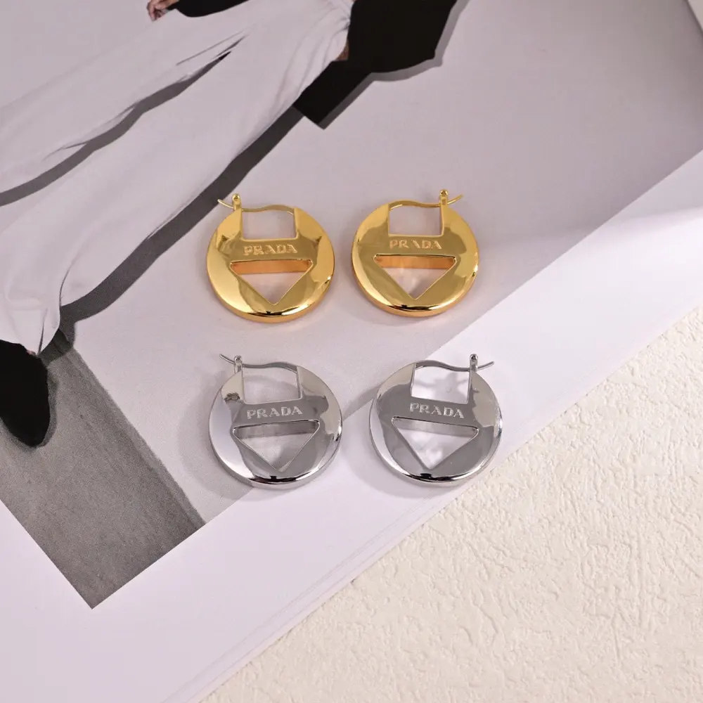 Prada simple earrings The new heavyweight product is here