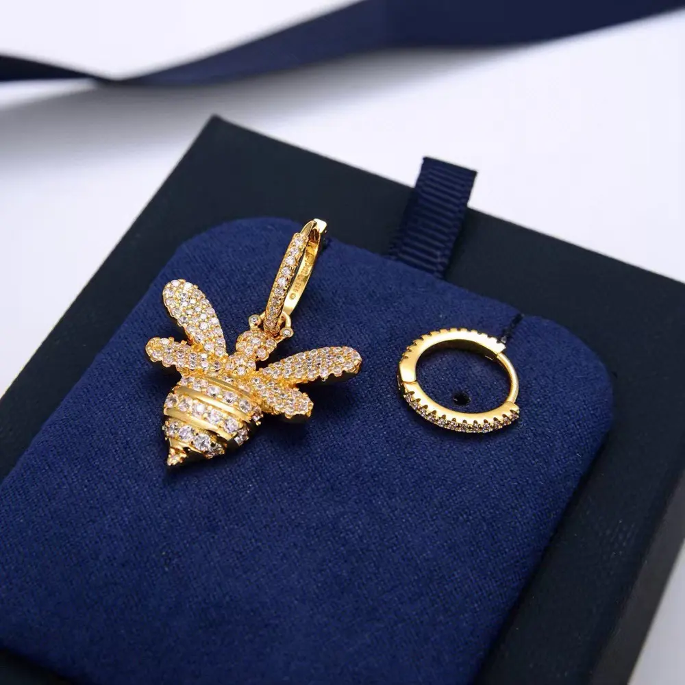 Apm monaco asymmetrical bee stud earrings