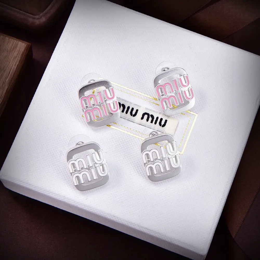 miumiu letter earrings The same brass material as the counter