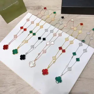 Van Cleef & Arpels short necklace Combination of diamond ten-flower necklace and large