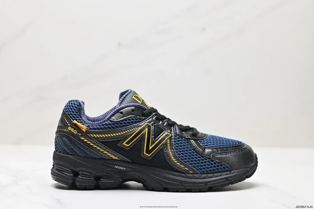 New Balance Paying tribute to the retro luxury sedan ML860DE2