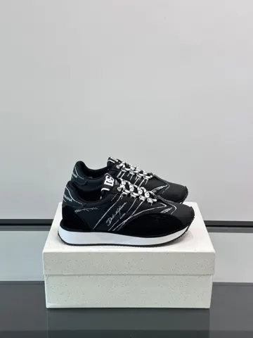 Dolce & Gabbana sneakers define your fashion steps. Boldly using innovative technology