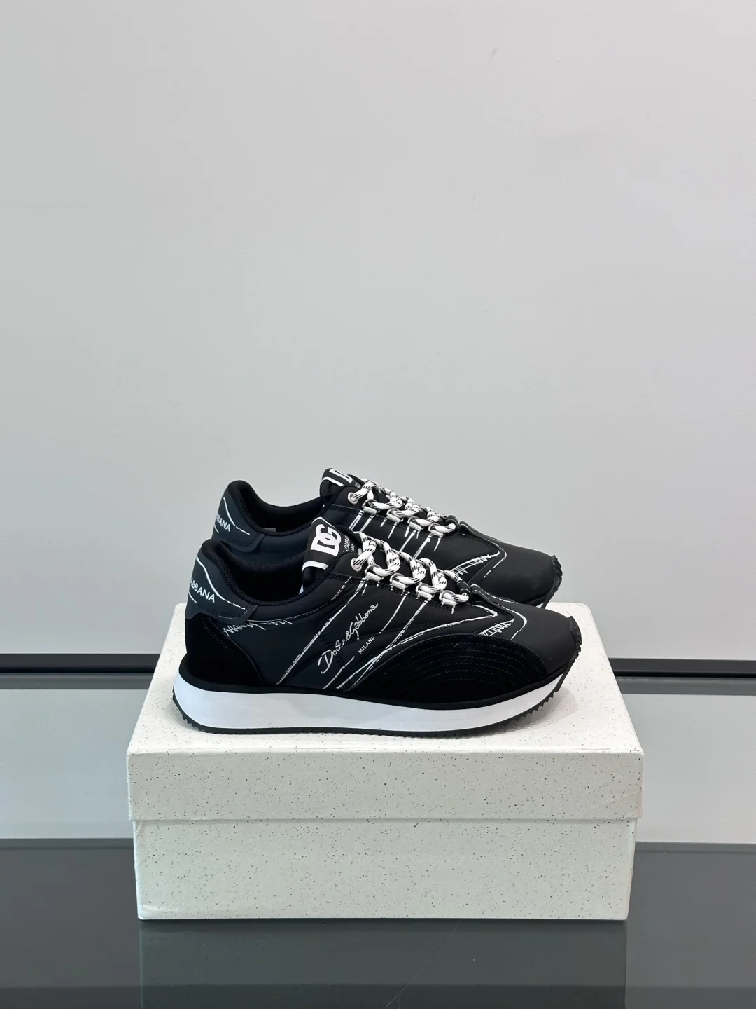 Dolce & Gabbana sneakers define your fashion steps. Boldly using innovative technology