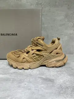 Balenciaga Track 4.0 Balenciaga 4th generation Added a new design While continuing the
