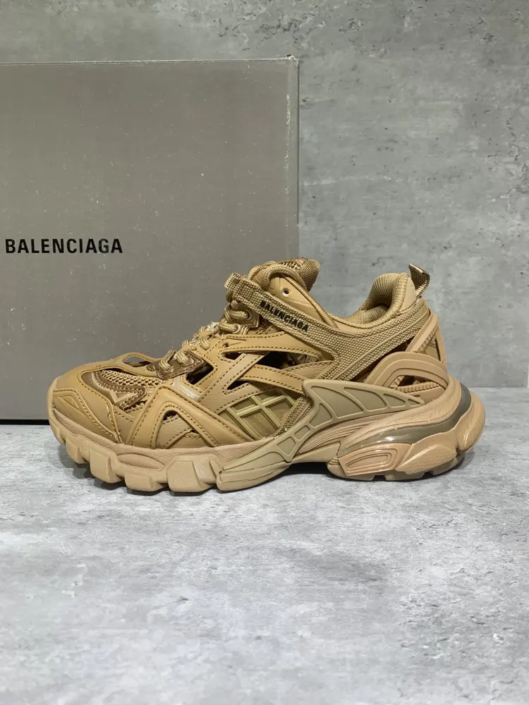 Balenciaga Track 4.0 Balenciaga 4th generation Added a new design While continuing the