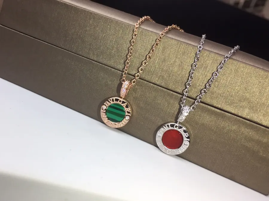 Bvlgari double-sided reversible necklace #red agate malachite# The pendant can be rotated