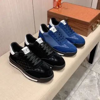 Armani’s fashionable casual shoes