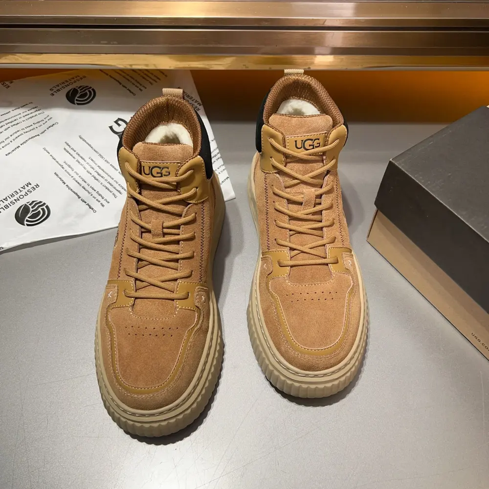 UGG strap series is popular in the global fashion circle. The thick sole of the snow boots