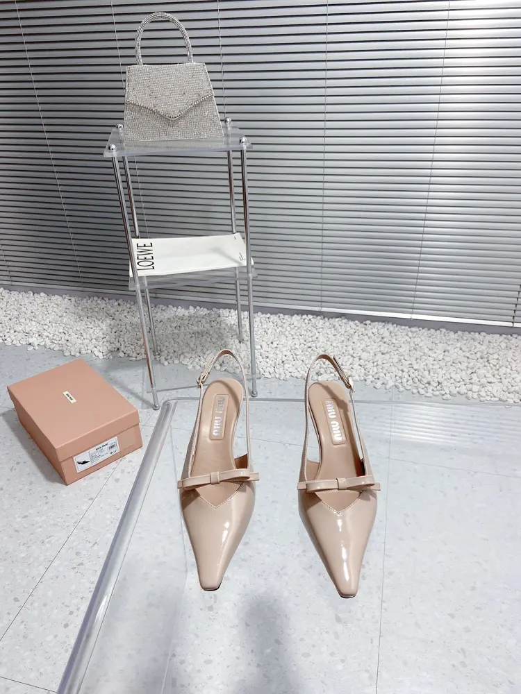Miu Miu iumi Miu 24/Spring/Summer catwalk style kitten heel pointed sandals