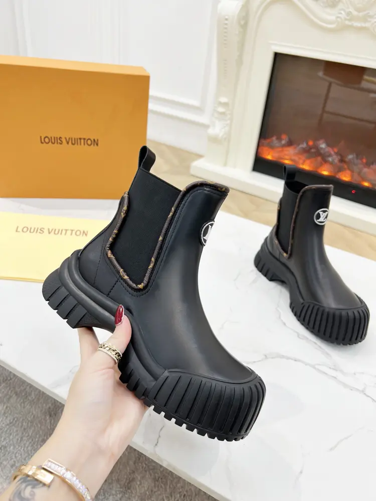Louis Vuitton new model on the catwalk