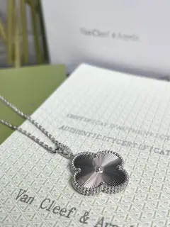 Van Cleef & Arpels Classic Large Four-Leaf Lucky Pattern Long Necklace