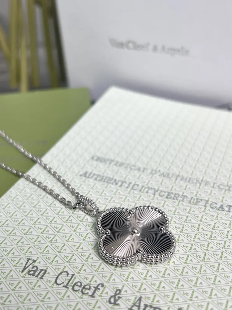 Van Cleef & Arpels Classic Large Four-Leaf Lucky Pattern Long Necklace