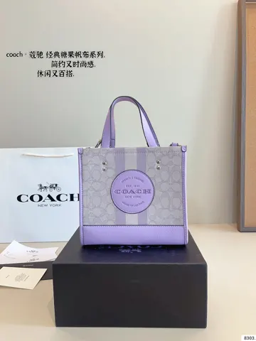 COACH Tote