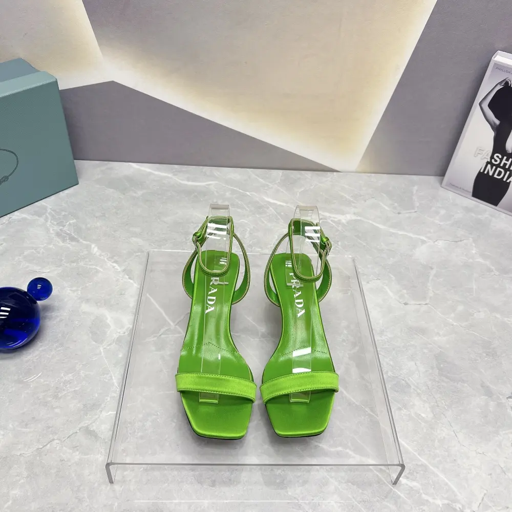 Prada’s latest spring and summer catwalk hot-selling sandal series
