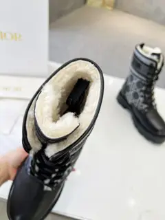 Women’s shoes