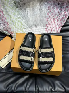 Louis Vuitton high-end men’s summer slippers