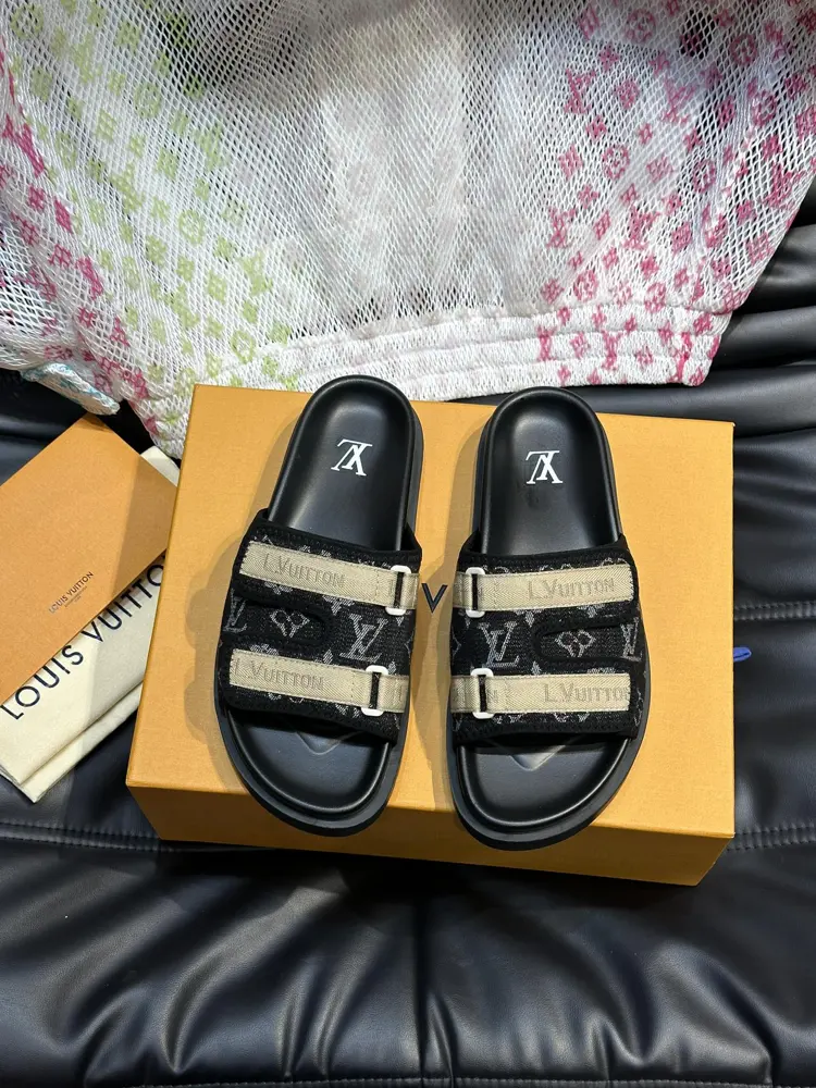 Louis Vuitton high-end men’s summer slippers