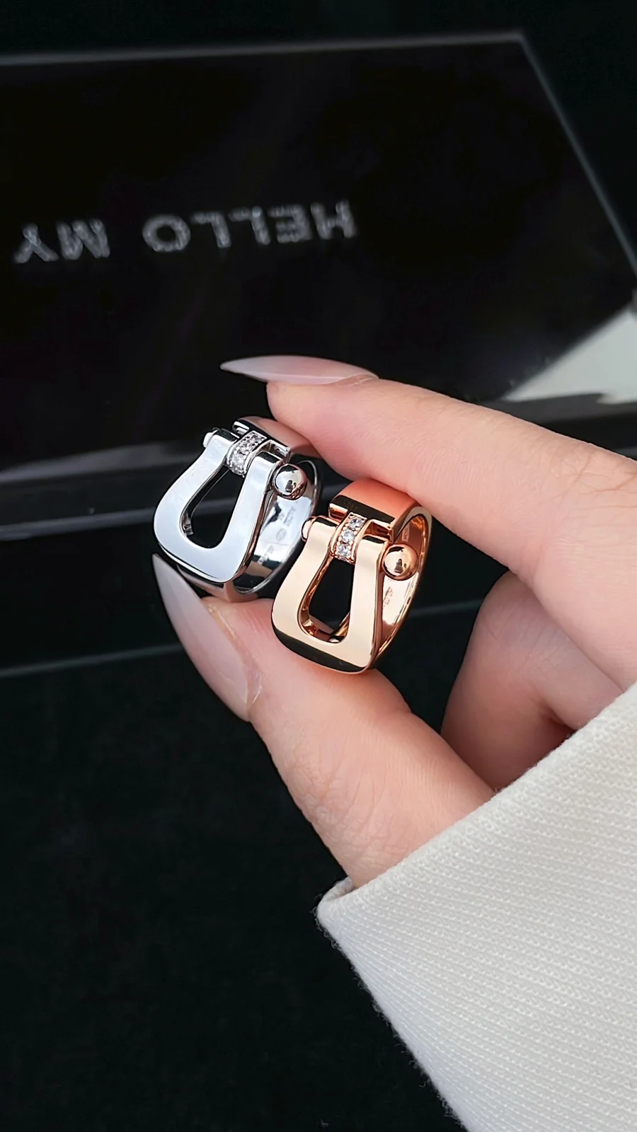 FRED Large ring with horseshoe clasp and diamonds